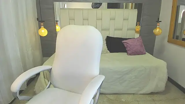 Snapshot of Miranda__Green chatting on 07-04-26, 01:50 Miranda Green online show from 07-04-26, 01:50