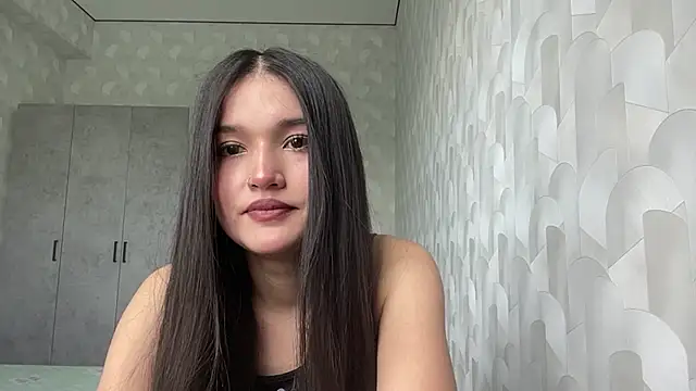 LisetteParajon online show from 06-15-26, 05:09