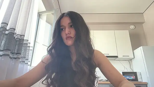 LisetteParajon online show from 06-29-26, 05:14