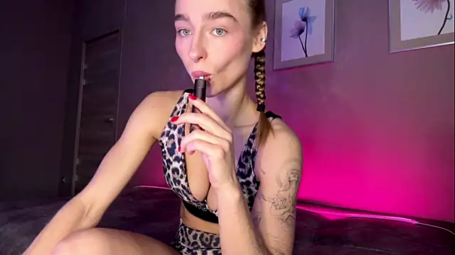 Snapshot of amilia-sexygirl chatting on 07-19-26, 01:09 amilia-sexygirl online show from 07-19-26, 01:09
