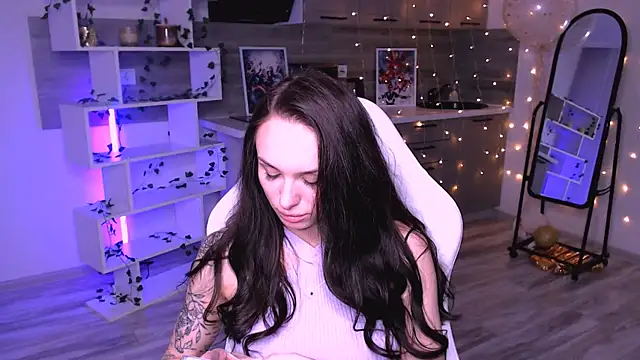 NicoleMerz online show from 05-30-26, 07:44