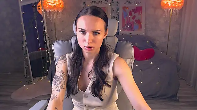 Snapshot of NicoleMerz chatting on 05-31-26, 03:30 NicoleMerz online show from 05-31-26, 03:30