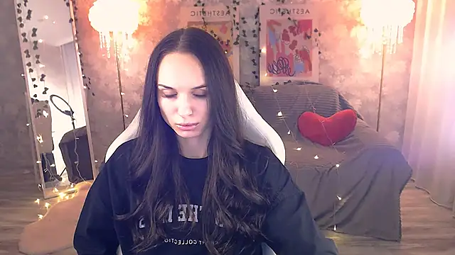 Snapshot of NicoleMerz chatting on 06-10-26, 03:33 NicoleMerz online show from 06-10-26, 03:33
