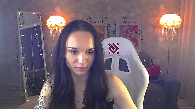 Snapshot of NicoleMerz chatting on 06-11-26, 04:05 NicoleMerz online show from 06-11-26, 04:05