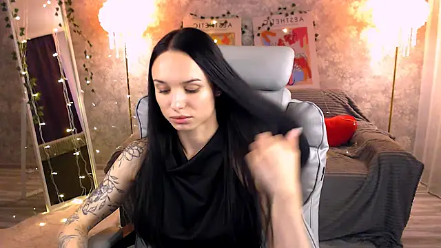 Snapshot of NicoleMerz chatting on 06-19-26, 04:00 NicoleMerz online show from 06-19-26, 04:00