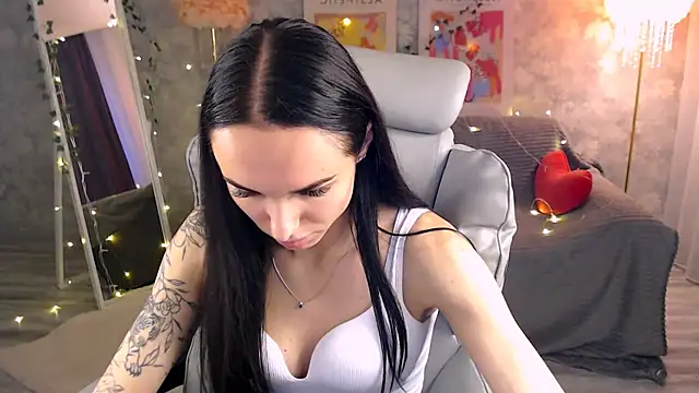 Snapshot of NicoleMerz chatting on 06-23-26, 03:21 NicoleMerz online show from 06-23-26, 03:21