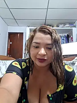 Snapshot of leonorq chatting on 05-27-26, 03:20 leonorq online show from 05-27-26, 03:20
