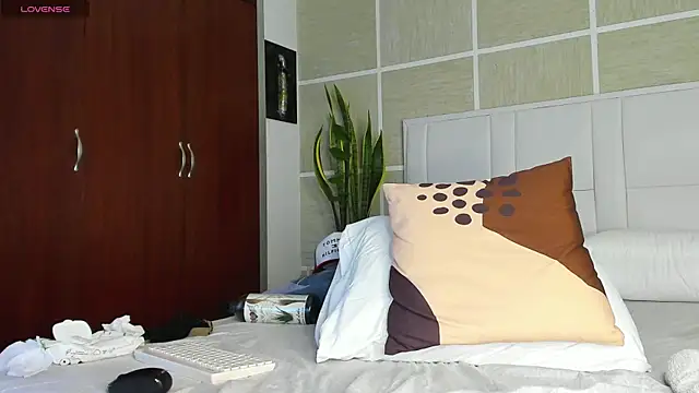ismaels11 online show from 07-28-26, 04:39