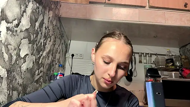 AlidaReff online show from 05-29-26, 06:50