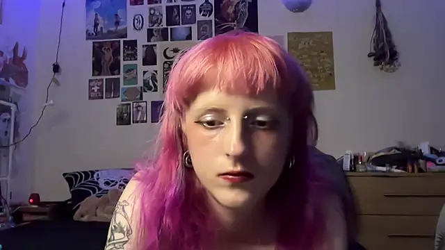 Snapshot of batzy666 chatting on 06-23-26, 10:35 batzy666 online show from 06-23-26, 10:35