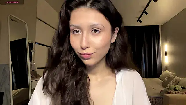 Alicekitty67 online show from 06-05-26, 03:07