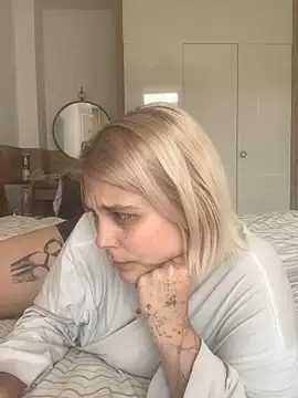 Ella Bloom online show from 06-17-26, 11:01
