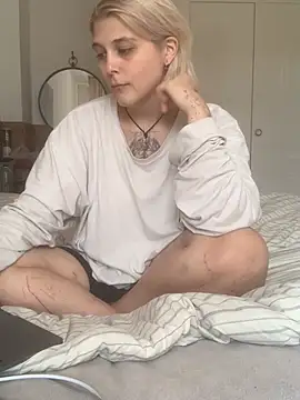 Ella Bloom online show from 06-19-26, 10:08