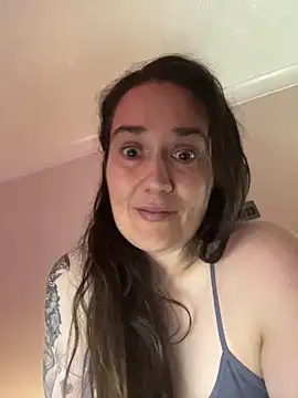 Snapshot of Rennie84 chatting on 05-28-26, 10:07 Rennie84 online show from 05-28-26, 10:07