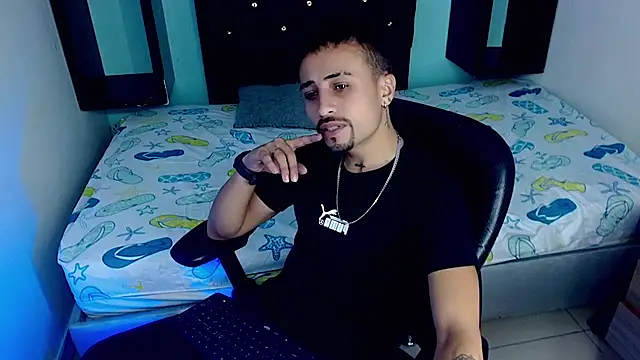 Snapshot of _anthony32 chatting on 05-29-26, 01:42 anthony32 online show from 05-29-26, 01:42
