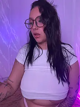 Snapshot of mari_bloom chatting on 06-19-26, 09:29 mari bloom online show from 06-19-26, 09:29