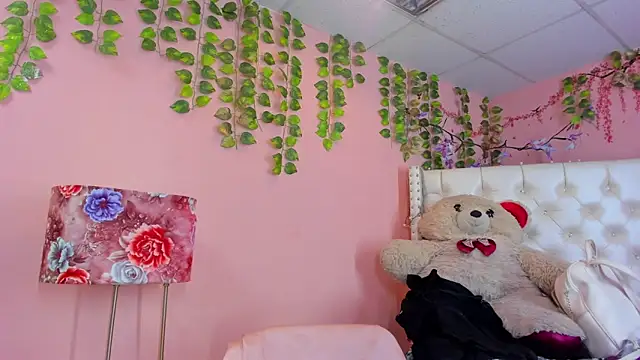 valentinee xo online show from 06-16-26, 12:46