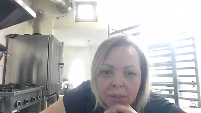 Snapshot of BellaaKiss chatting on 05-30-26, 02:14 BellaaKiss online show from 05-30-26, 02:14