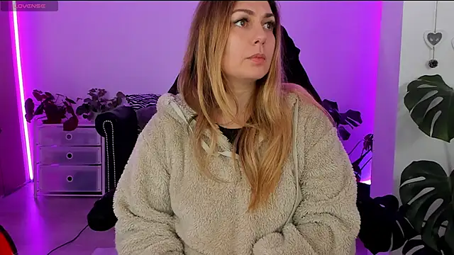 LindaWhite  online show from 02-08-25, 09:57