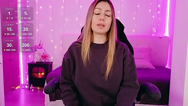 Snapshot of LindaWhite_ chatting on 02-15-26, 09:55 LindaWhite online show from 02-15-26, 09:55