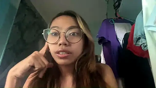 Snapshot of Elarisserose chatting on 06-09-26, 12:00 Elarisserose online show from 06-09-26, 12:00