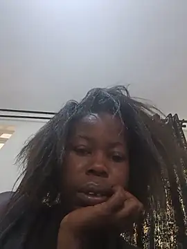 Snapshot of Freakyapple1 chatting on 06-18-26, 06:13 Freakyapple1 online show from 06-18-26, 06:13