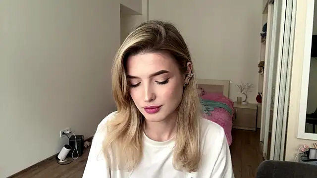 Midnight Postcard online show from 06-05-26, 10:54