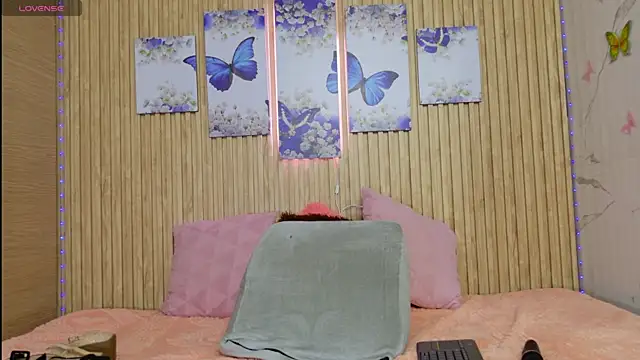 Snapshot of Moonceleste chatting on 06-22-26, 01:07 Moonceleste online show from 06-22-26, 01:07