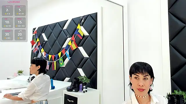 Snapshot of CarlaLinares chatting on 06-18-26, 08:02 CarlaLinares online show from 06-18-26, 08:02