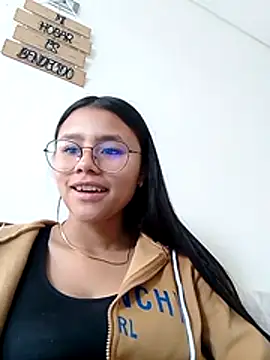 Snapshot of Sofielovee-01 chatting on 06-01-26, 12:18 Sofielovee-01 online show from 06-01-26, 12:18