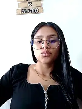 Sofielovee-01 online show from 06-04-26, 01:17