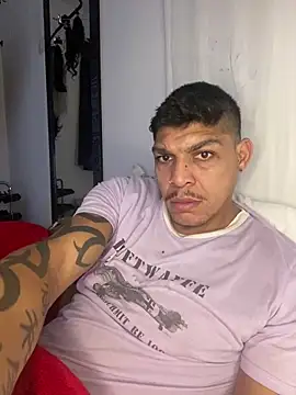 Snapshot of Tatuadomoreno23cm chatting on 06-03-26, 10:51 Tatuadomoreno23cm online show from 06-03-26, 10:51