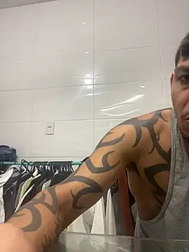 Snapshot of Tatuadomoreno23cm chatting on 06-09-26, 12:44 Tatuadomoreno23cm online show from 06-09-26, 12:44