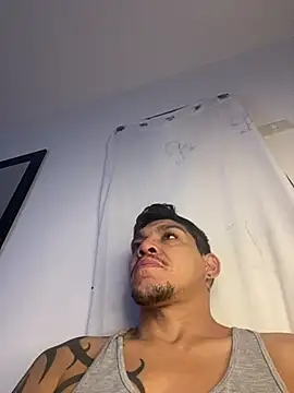 Snapshot of Tatuadomoreno23cm chatting on 06-28-26, 01:28 Tatuadomoreno23cm online show from 06-28-26, 01:28