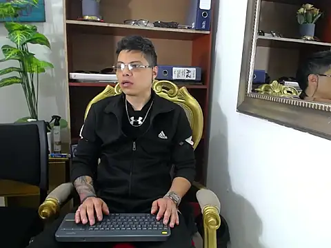 AquilesTaylor online show from 06-26-26, 12:42
