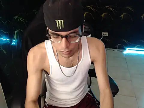 Snapshot of draven_sex chatting on 06-06-26, 01:43 draven sex online show from 06-06-26, 01:43
