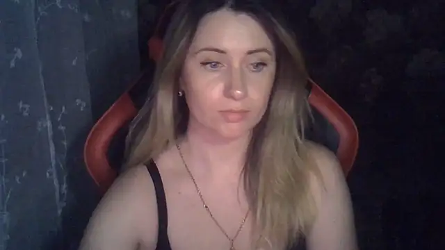 Snapshot of KiraKisskis chatting on 05-30-26, 06:38 KiraKisskis online show from 05-30-26, 06:38