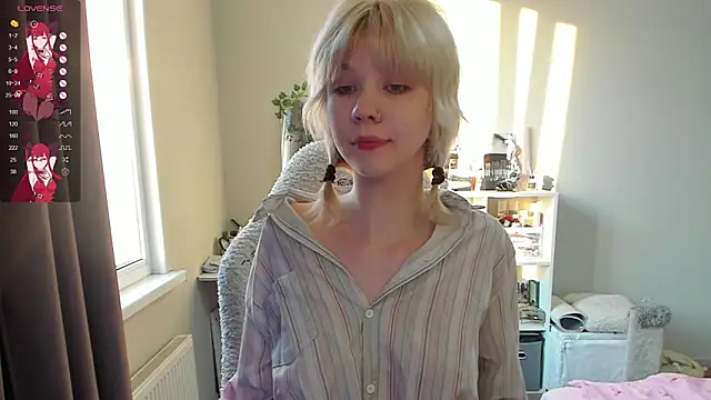 voguecaroline online show from 06-11-26, 05:44