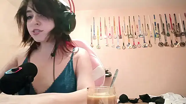 bunnyhoneylovehands online show from 07-04-26, 10:16