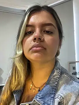 azulskyer online show from 06-17-26, 03:13