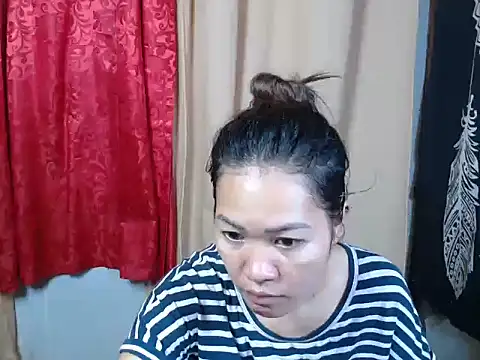 Snapshot of urpretty_hotmama chatting on 07-28-26, 01:34 urpretty hotmama online show from 07-28-26, 01:34