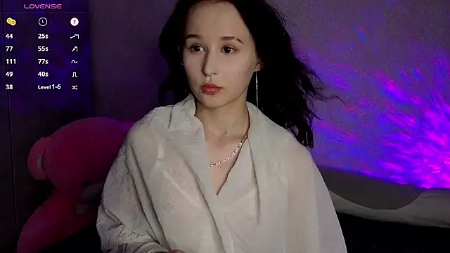 ViviHooser online show from 07-18-26, 04:00