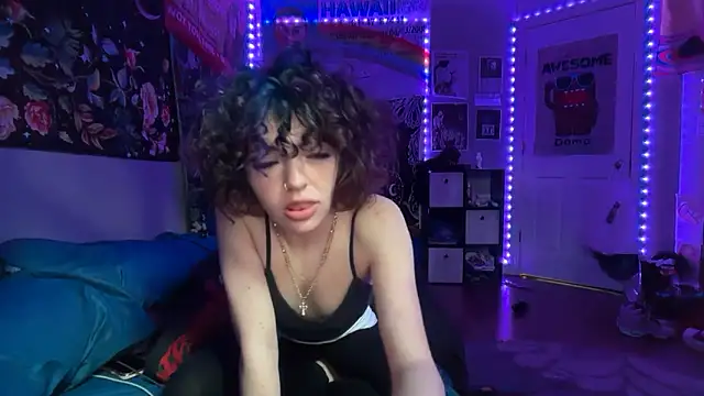 petitewhitebaee online show from 06-13-26, 10:46