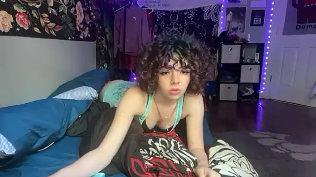 petitewhitebaee online show from 06-15-26, 05:04