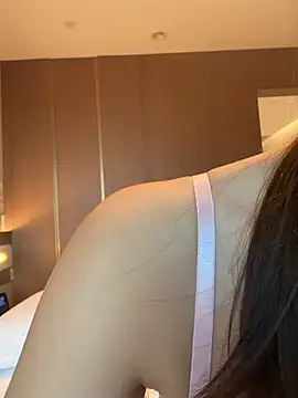 Snapshot of QIQI-QIQI-01 chatting on 07-15-26, 10:42 QIQI-QIQI-01 online show from 07-15-26, 10:42