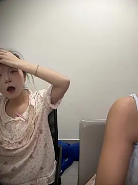 Snapshot of QIQI-QIQI-01 chatting on 07-22-26, 09:45 QIQI-QIQI-01 online show from 07-22-26, 09:45