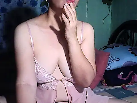 Snapshot of xxadeline47xx chatting on 07-05-26, 09:44 xxadeline47xx online show from 07-05-26, 09:44