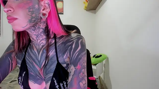 Snapshot of Nickidoll66_ chatting on 07-05-26, 03:23 Nickidoll66 online show from 07-05-26, 03:23