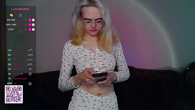 Snapshot of Oxcy_Secret chatting on 06-18-26, 06:13 Oxcy Secret online show from 06-18-26, 06:13