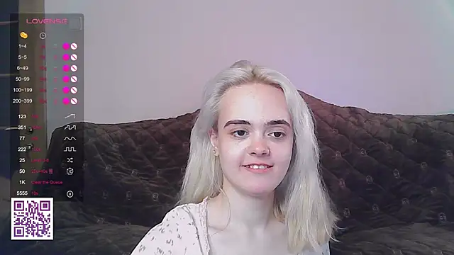 Snapshot of Oxcy_Secret chatting on 06-18-26, 09:14 Oxcy Secret online show from 06-18-26, 09:14